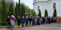В Почепе состоялось торжественное возложение цветов к памятнику воинам-освободителям - Газета Почепское слово