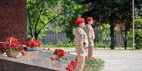 9 мая, в День Победы, у Вечного огня в парке Победы по традиции выставлен Почетный караул. - НИА Самара