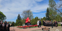 Тысячи сердец у «Звезды героев»: жители Тихвина поклонились павшим воинам - ЛенТВ24