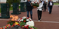 Торжественная церемония возложения цветов к мемориалу «Скорбящая мать» - Свердловский район
