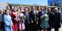 «Паровоз Победы» и лица героев: как в Нурлате отметили 9 Мая на центральной площади - Нурлат-⁠информ