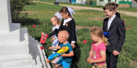 Возложение цветов прошло в деревне Петропавловка - Центр культуры и досуга