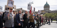 В едином строю с городом: Александр Бельский почтил подвиг победителей в «Бессмертном полку» - Законодательное собрание