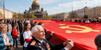 В Кронштадте развернули гигантский плакат ко Дню Победы - Peterburg2.Ru