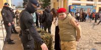 В День Победы росгвардейцы познакомили юных зрителей с современным вооружением на открытом показе веб-проекта «Останься. Детство» - Росгвардия