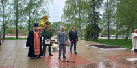 Благочинный Троснянско-Кромского округа почтил память павших воинов - Орловская и Ливенская епархия