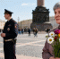 Петербурженку 85 лет задержали у Соловецкого камня с плакатом и цветами - Peterburg2.Ru