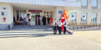 Благочинный приходов II-го Бирюченского округа принял участие в торжественной линейке ко Дню Победы - Валуйская епархия