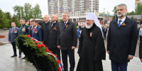В День Великой Победы митрополит Александр принял участие в торжественном митинге «Нам жить и помнить!» - Брянская Епархия