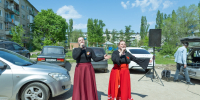 В День Победы прошёл концерт во дворе дома, где живёт труженица тыла Надежда Фёдоровна Шлычкова *** Саратовская область, город Маркс - май 2026 год (marksadm.ru) - Марксовский район