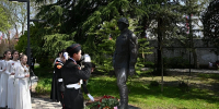 В Сочи в Комсомольском сквере прошло торжественное возложение цветов к памятнику солдату-сочинцу - Itar-TassKuban.Ru