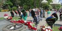 Участники астраханского клуба «Эльбрус» возложили цветы к мемориалам воинов - Punkt-a.info