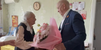 Глава Волжского поздравил с Днём Победы 103-летнюю единственную участницу Сталинградской битвы - Блокнот Волжского