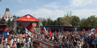 Астраханцы традиционно пронесли портреты героев ВОВ по центральным улицам - Bloknot-Astrakhan.Ru
