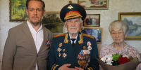 Член Общественной палаты РФ Александр Асафов поздравил с Днем Победы участника Великой Отечественной войны Степана Едыкина из Северного Тушино, фото - Мой район