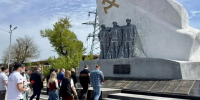Туляки возложили цветы к памятнику в Мариуполе - Молодой коммунар
