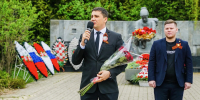 В День Победы жители Химок возложили цветы к монументу «Скорбящая мать» в Сходне - MosRegToday.Ru