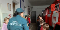 С профессией огнеборца познакомились ребята апшеронского детского оздоровительного лагеря - Газета Апшеронский рабочий