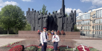 Сотрудники Западного МСУТ СК России возложили цветы к Площади Победы в Воронеже - Западное следственное управление на транспорте