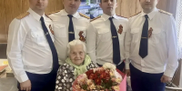 В Луганской Народной Республике сотрудники Западного МСУТ СК России навестили ветерана Великой Отечественной войны Надежду Стефановну Корнееву - Западное следственное управление на транспорте