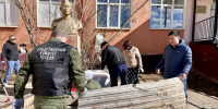 В преддверии Дня Победы сотрудники СК России и ветераны провели субботник в сквере имени Героя Советского Союза Федора Попова - Следственный комитет