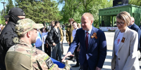 В преддверии 9 мая Губернатор Алтайского края Виктор Томенко стал почетным гостем молодёжного мероприятия «Бал Победы» - Управление молодежной политики