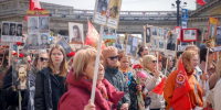 В Санкт-Петербурге сотрудники и военнослужащие Росгвардии обеспечили безопасность шествия "Бессмертного полка" - Росгвардия