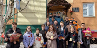 Память в сердце города: школьники Мирного возложили цветы к мемориалам героев - Управление образования