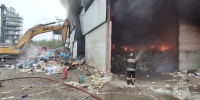 Пожар в ангаре в Долгопрудном локализован на площади 1,6 тыс "квадратов" - M24.Ru