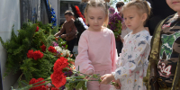 И словно огонь у подножья -­ гвоздика… Митинг в парке села Успенского в честь 9 Мая - Газета Рассвет
