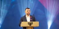 Константин Кузьмин и депутаты парламента посетили праздничный концерт ко Дню ДНР - Народный Совет ДНР