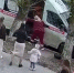 Рухнул под колеса: в Кирове скорая наехала на своего водителя. Видео - Город Киров