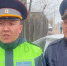 В Улан-Удэ инспекторы ДПС помогли жильцам выбраться из загоревшегося дома - ИА Байкал-Daily