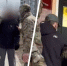 Мужчину задержали на улице и отвезли давать показания в Следком | Источник: РУ ФСБ по Архангельской области - 29.Ru