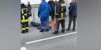 Есть несколько версий: в Тюмени водитель сбил девушку и протаранил столбфото - Комсомольская правда