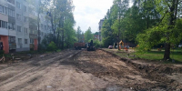 Двор у дома №8 по улице Алтаева начали благоустраивать в Пскове - Псковская правда