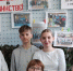 В Ретюне молодёжь помогает плести маскировочные сети для бойцов - Газета Лужская правда