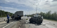 На М-5 в Самарской области иномарка врезалась в автомобиль дорожной службы - TLT.Ru