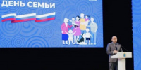 В пятницу, 15 мая, губернатор Вячеслав Федорищев впервые вручил памятные знаки «Родительская доблесть» семьям Самарской области. Награды получила 21 супружеская пара. - НИА Самара