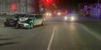 В Самарской области произошло жесткое ДТП на светофоре: трое человек пострадали - ProGorodSamara.Ru