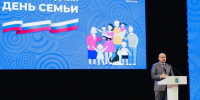 Губернатор Вячеслав Федорищев впервые вручил памятные знаки «Родительская доблесть» семьям Самарской области - Самарская Газета