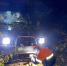 Land Rover с двумя взрослыми и пятью детьми застрял в грязи на крымской горе [фото] - Obyektiv.Press