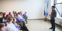 Важно, чтобы вы знали об уникальных преимуществах Мурманской области и могли с гордостью о них рассказать: Андрей Чибис встретился с участниками первой профессиональной смены «МедиаМаяк» - Правительство Мурманской области
