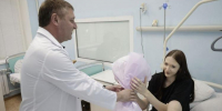 Александр Шуваев навестил пациентов детской областной больницы - БелПресса