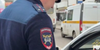 В Иркутске неизвестные выстрелили в остановку и скрылись — их ищет полиция - IrkutskMedia.Ru