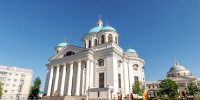 В день рождения страстотерпца царя Николая II митрополит Кирилл совершил Литургию в Пещерном храме Казанского собора - Казанская Епархия
