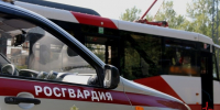 В Кировском районе наряд Росгвардии задержал хулиганов, спровоцировавших конфликт с кондуктором и бросивших бутылку в стекло трамвая - Росгвардия