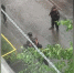 Приехали скорая и полиция. Тюменца пырнули ножом во дворе жилого многоквартирного дома - MegaTyumen.Ru