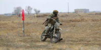 Донские контрактники осваивают мототехнику на полигонах ЮВО - Семикаракорский район