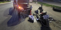 Байкер влетел в иномарку рядом с автовокзалом в Кирове - Город Киров